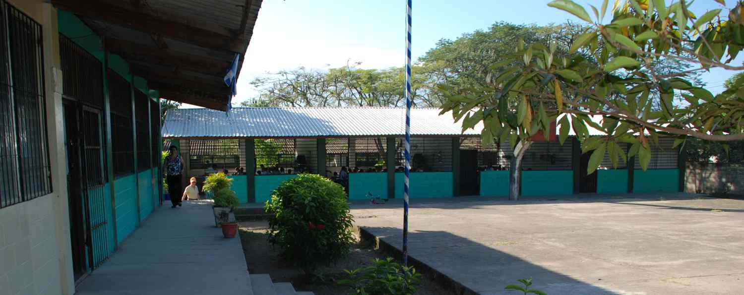 School in Las Casitas in Honduras before HEDAC improvements